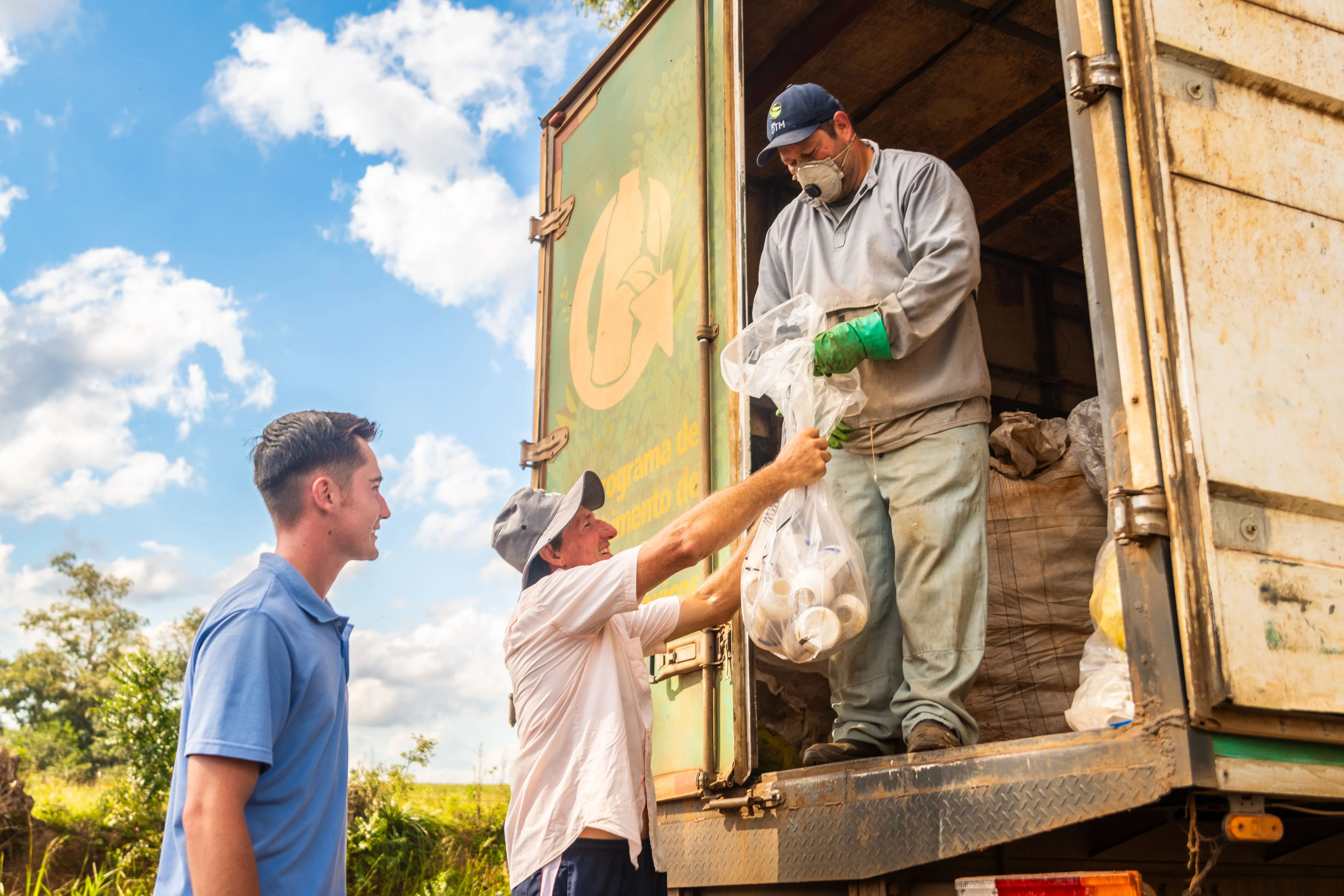 Descarte correto de embalagens de agrotóxicos é destaque no Dia Nacional do Campo Limpo Descarte correto de embalagens de agrotóxicos é destaque no Dia Nacional do Campo Limpo